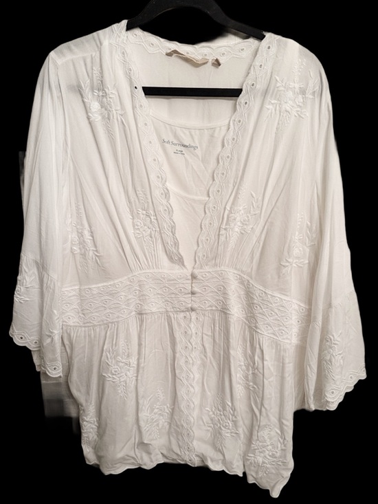 Soft Surroundings Tops - Soft Surroundings XL White Embroidered Top
over connected tank, good con🩷